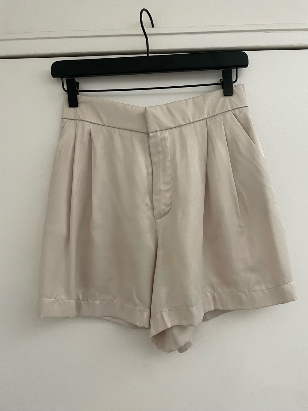 Zara Ivory Pleated Shorts, Size Small